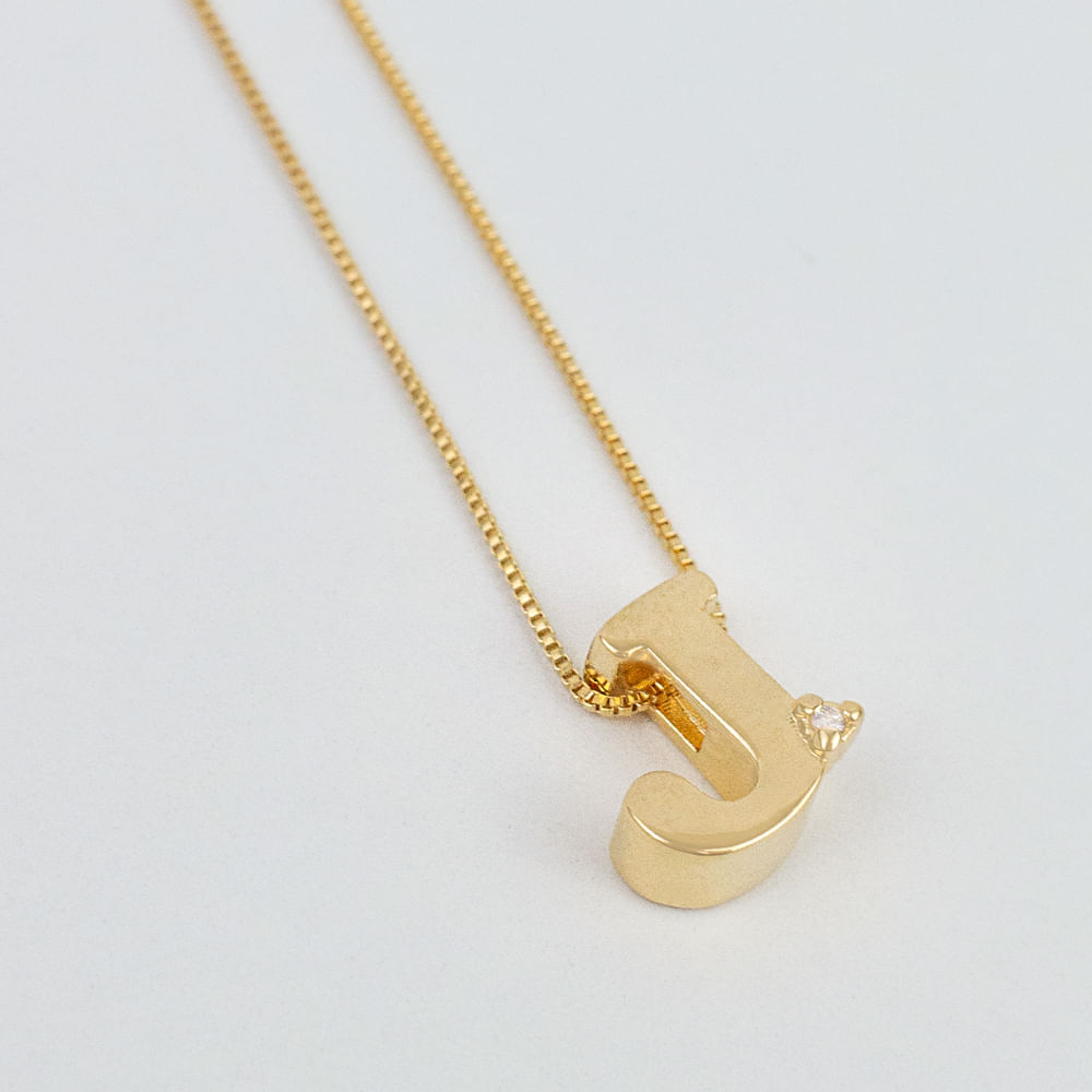 20496-site---colar-letra-ouro-18k-J