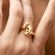 14118_anel_no_torcido_liso_moderno_minimalista_luxo_ouro_semijoias_rosa_valverde--2-