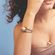 30492_pulseira_bracelete_aberto_vazado_perola_shell_banho_ouro_rosa_valverde_semijoias