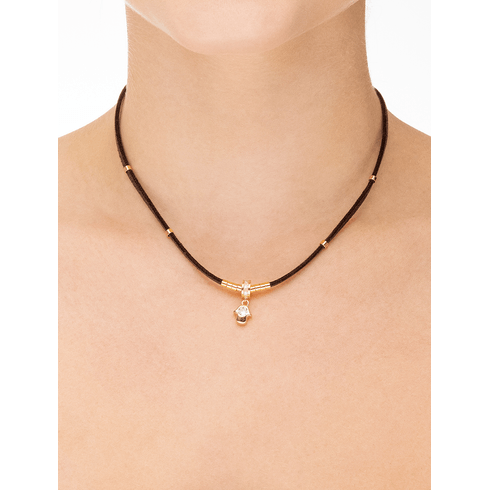 34711-colar-choker-masha-couro-pingente-mao-de-fatima-hamsa-banho-ouro-atelier-rosa-valverde-semijoias