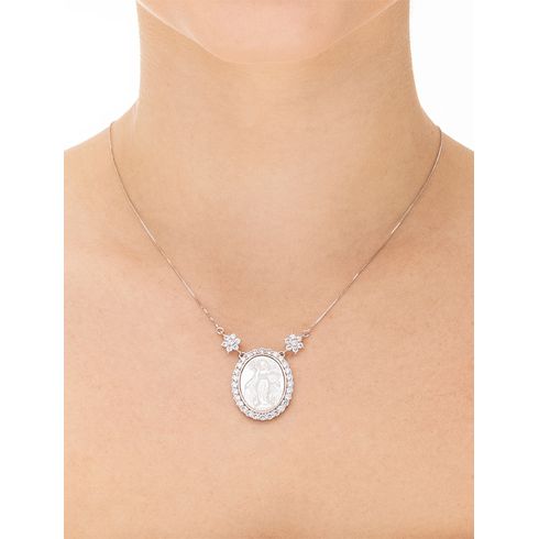 34097-colar-nossa-senhora-das-gracas-detalhe-flor-madreperola-banho-rodio-cravejado-rosa-valverde-semijoias