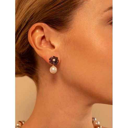 36498-brinco-base-flor-cravejada-banho-ouro-18k-zirconia-marrom-atelie-rosa-valverde-semijoias