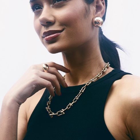 28930_Anel_abaulado_grande_liso_ouro_28597_Brinco_bola_esfera_lisa_pressao_grande_ouro_28287_Colar_hardwear_ouro_tendencia_luxo_moda_liso_elos_correntaria_rosa_valverde_semijoias