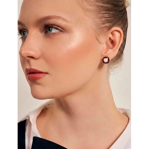 40624-brinco-fixo-geometrico-esmaltado-perola-banho-ouro-18k-perola-shell-rosa-valverde-semijoias-corpo